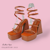 Sandalia para mujer Thankful en naranja con plataforma alta decorada con cristales, tiras envolventes y diseño serpiente, colección Endless Rose